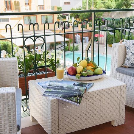 Les Suites Des Tout Le Monde Sorrento Exterior photo