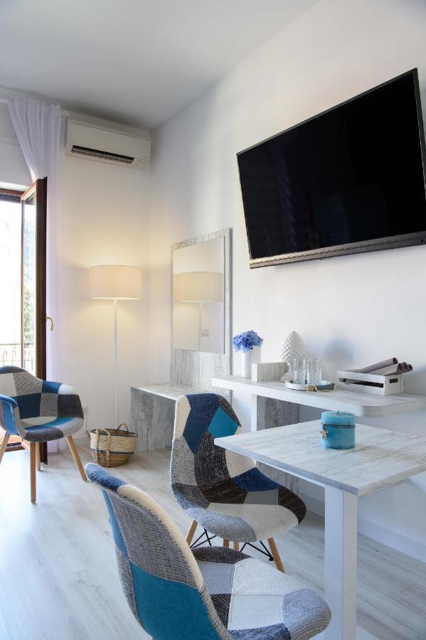 Les Suites Des Tout Le Monde Sorrento Exterior photo
