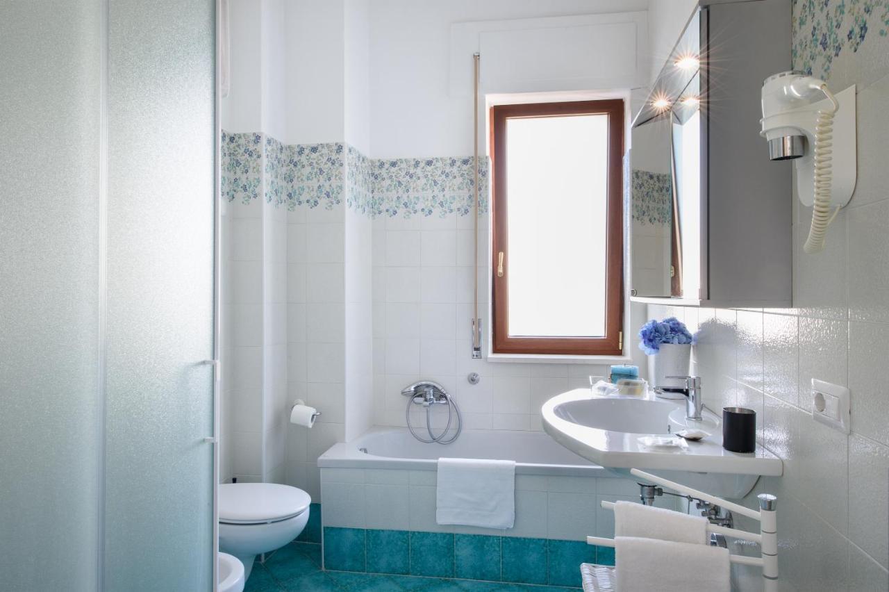 Les Suites Des Tout Le Monde Sorrento Exterior photo