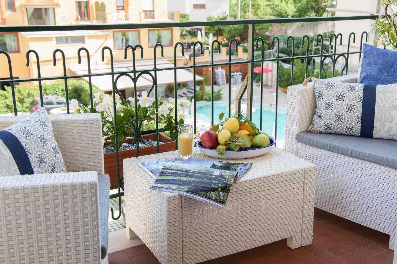 Les Suites Des Tout Le Monde Sorrento Exterior photo