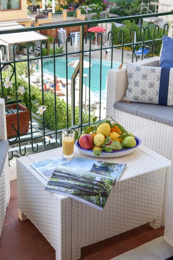 Les Suites Des Tout Le Monde Sorrento Exterior photo